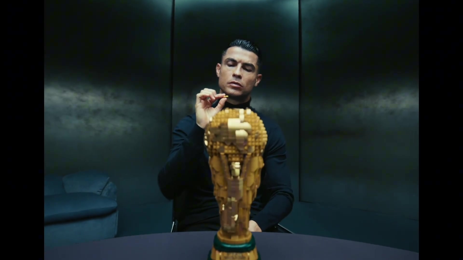 开云体育官网-世纪广告！社媒发帖广告费：C罗343万刀 梅西259万 姆巴佩85.2万